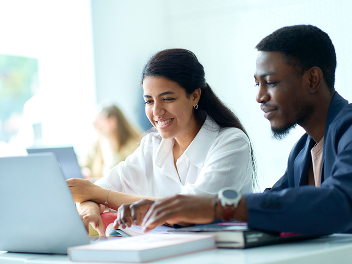 多言語展開による海外拠点対応